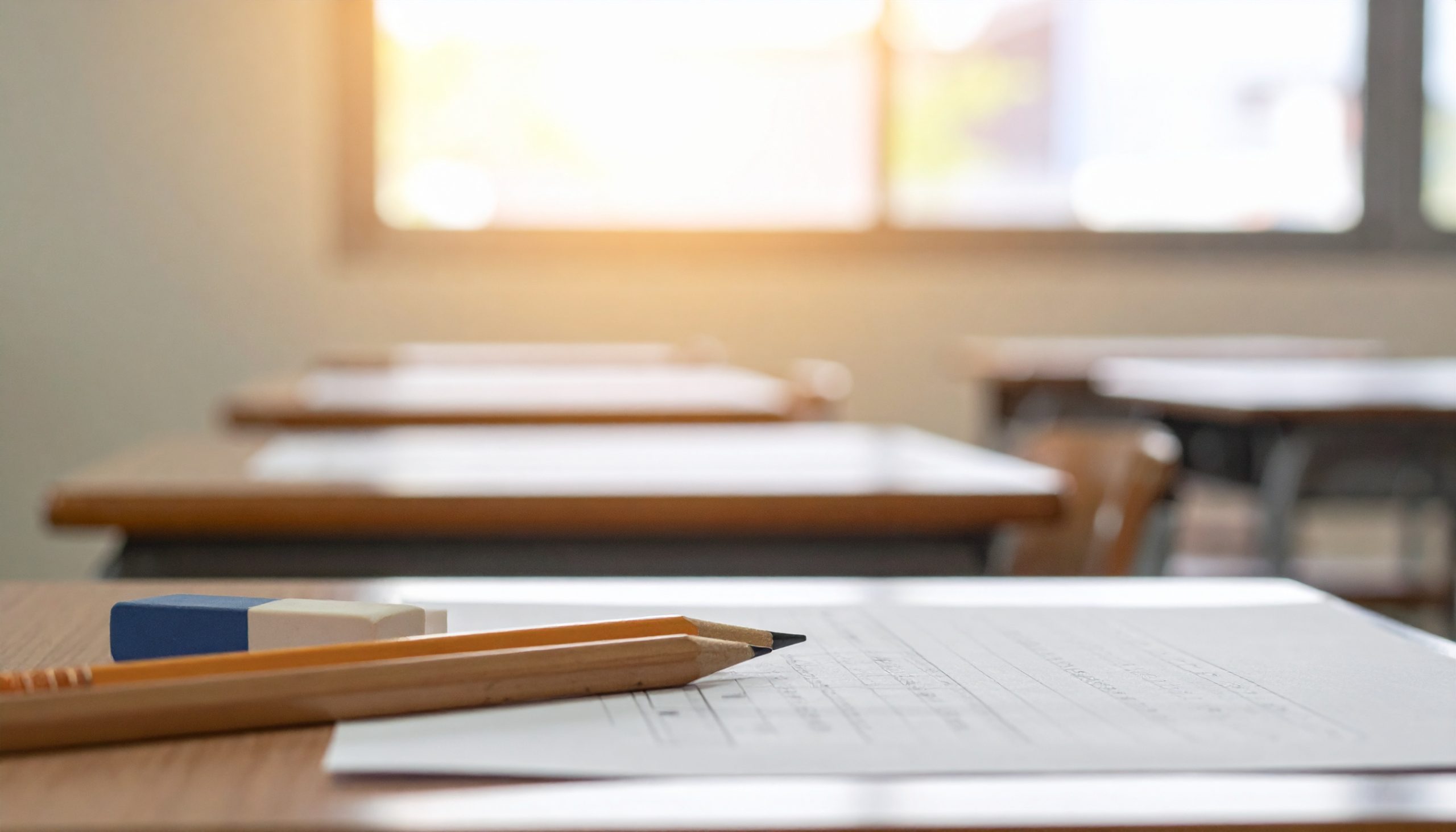 衛生管理者試験の筆記用具や鉛筆・消しゴムを解説するイメージ