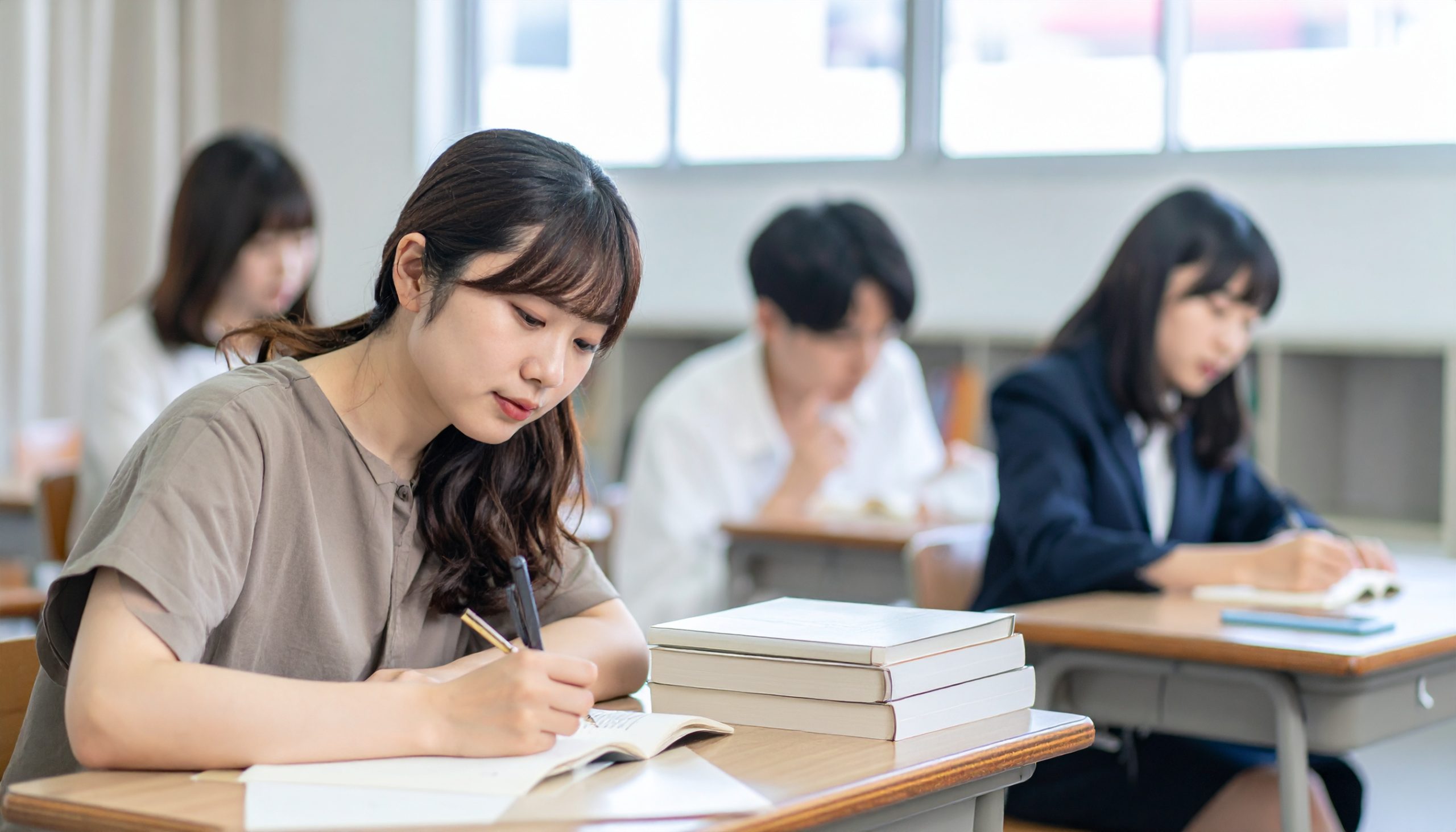 第一種衛生管理者試験のおすすめ参考書や勉強教材を解説するイメージ